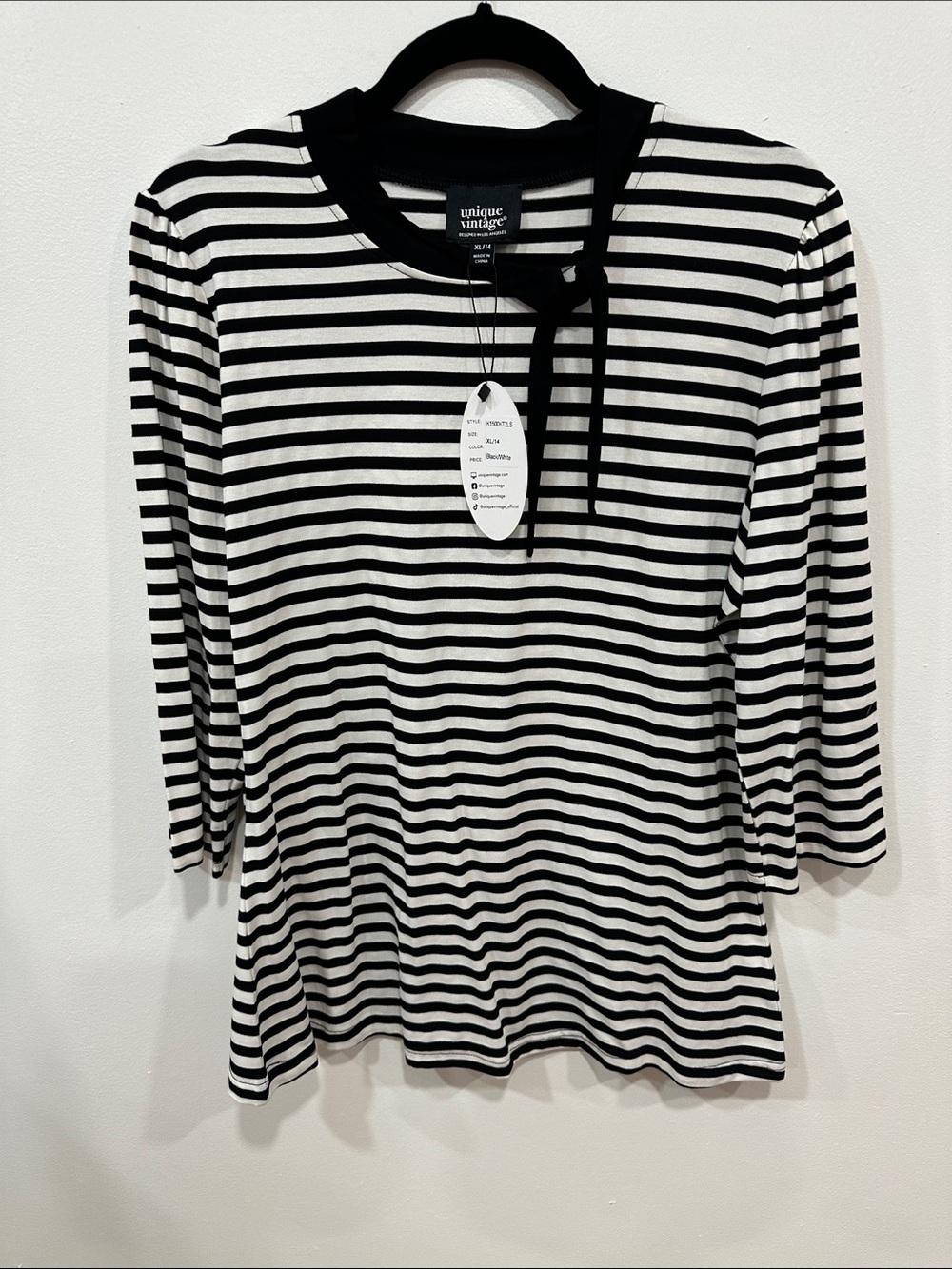 Unique Vintage Black & White Striped Crewneck Top